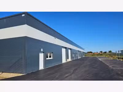 À louer locaux d'activités de 99 et 144m² à Fécamp