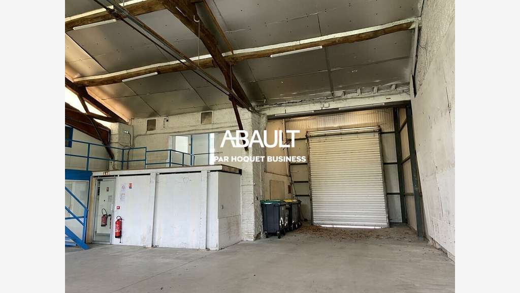 Local d'activité 536m² à louer à Seilh 
