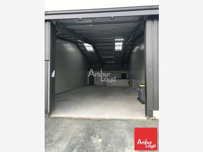 A louer dépôt 136m² à La Creche