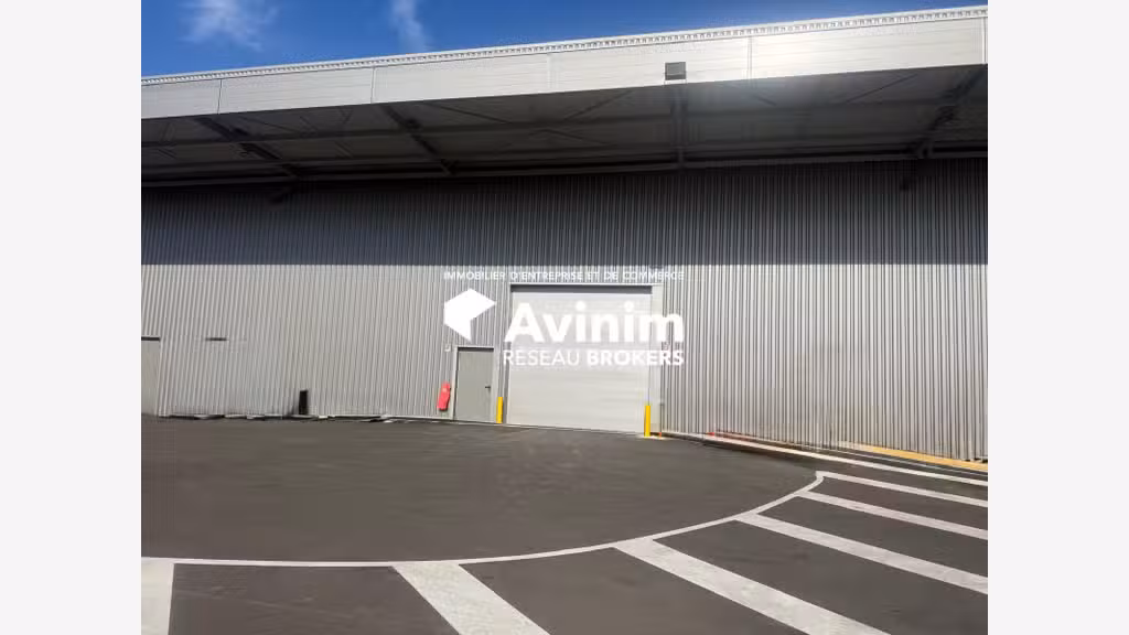 Local d'activité 851m² à louer à Frépillon