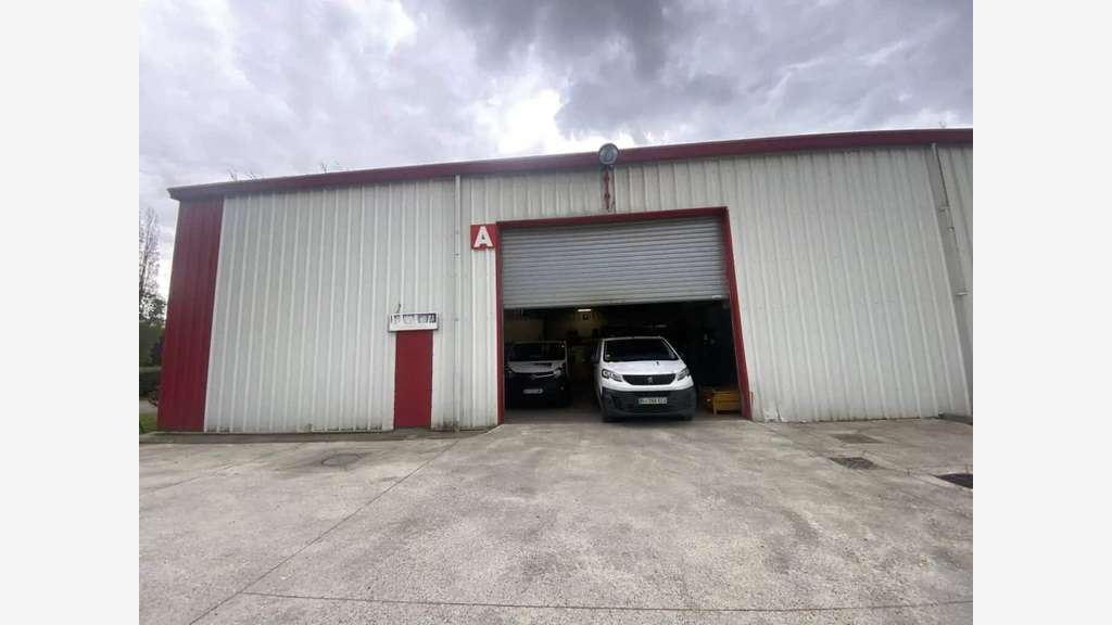 À louer local d'activités 947m² à Gonfreville