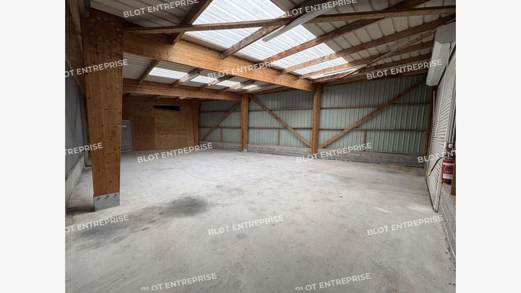 A louer local d'activités 442m² à Guissény