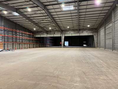 Hall logistique 2765m² à louer à Plaintel 