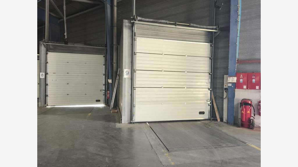 Entrepôt logistique 2446m² à louer à Hendaye