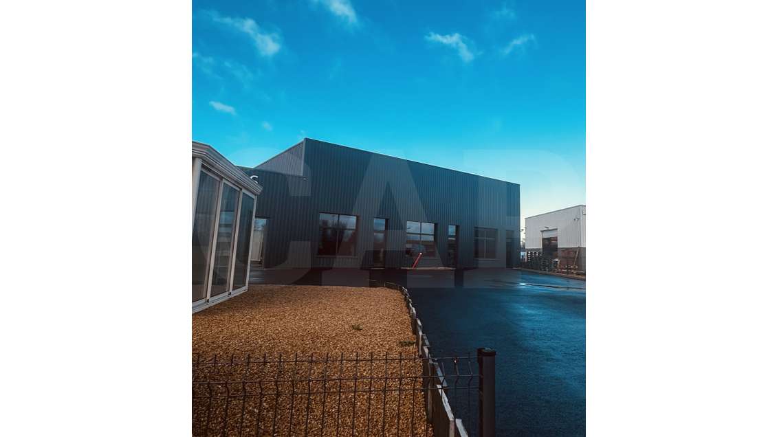 A louer local d'activité 460m² divisible à Hillion