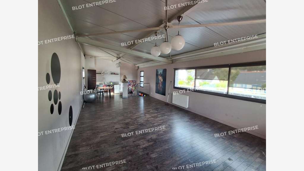 A louer local d'activités 450m² à Inzinzac