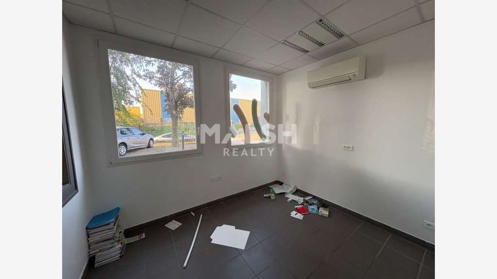 Local mixte activités et bureaux à louer à Irigny