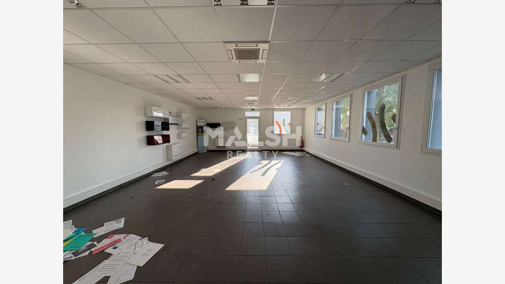 Local mixte activités et bureaux à louer à Irigny