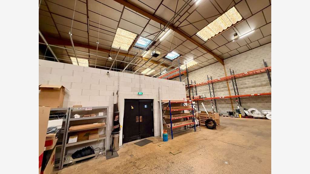 Location local d'activité 840m² dans P.A.à Irigny