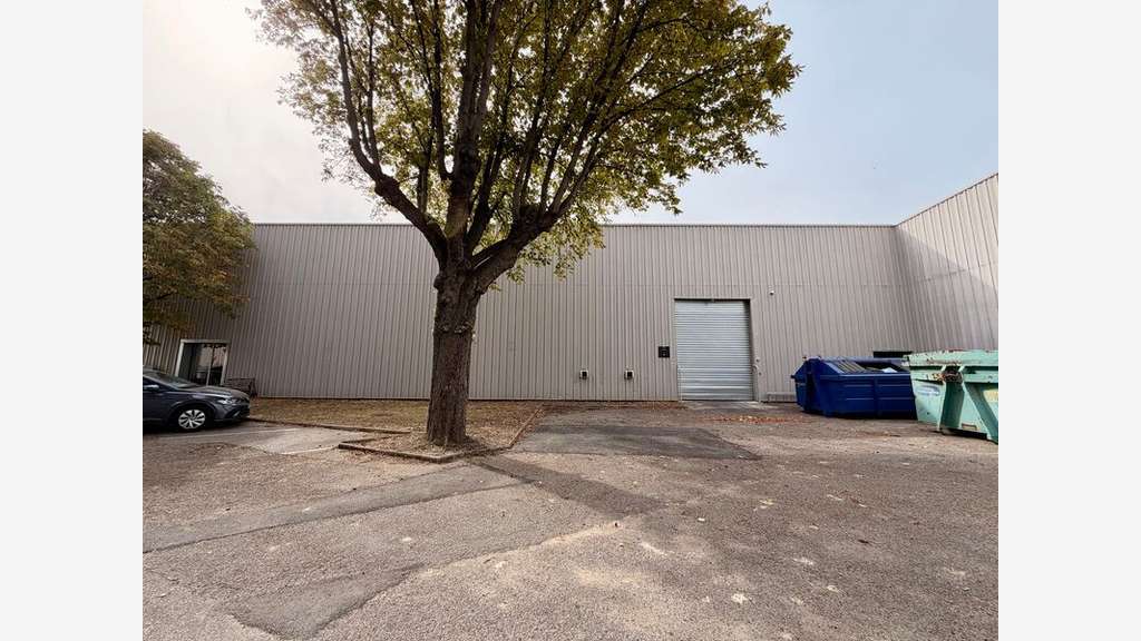 Location local d'activité 840m² dans P.A.à Irigny