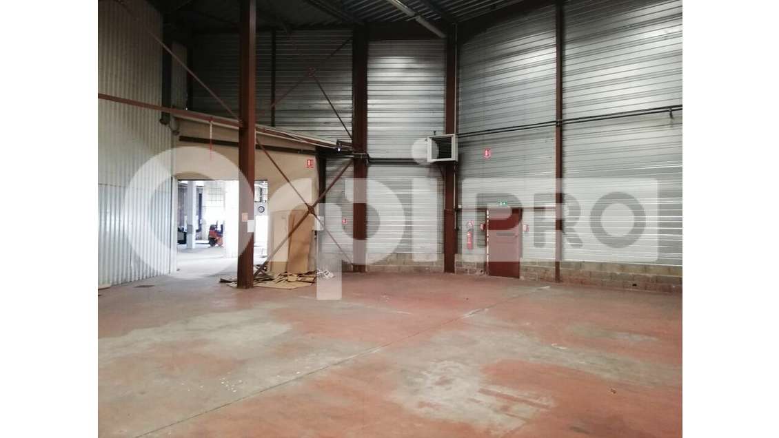 A louer local d'activité 1510m² à Isle