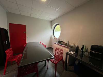 A louer bâtiment d'activité 300m² à Angers Ouest