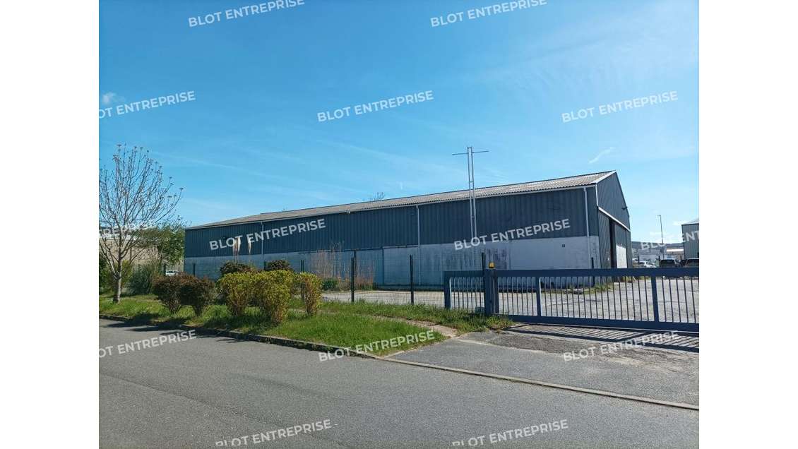 A louer local activité 800m² Zone Beslon La Baule
