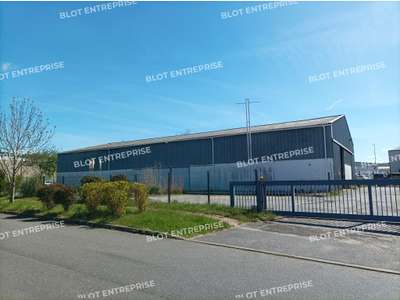 A louer local activité 800m² Zone Beslon La Baule