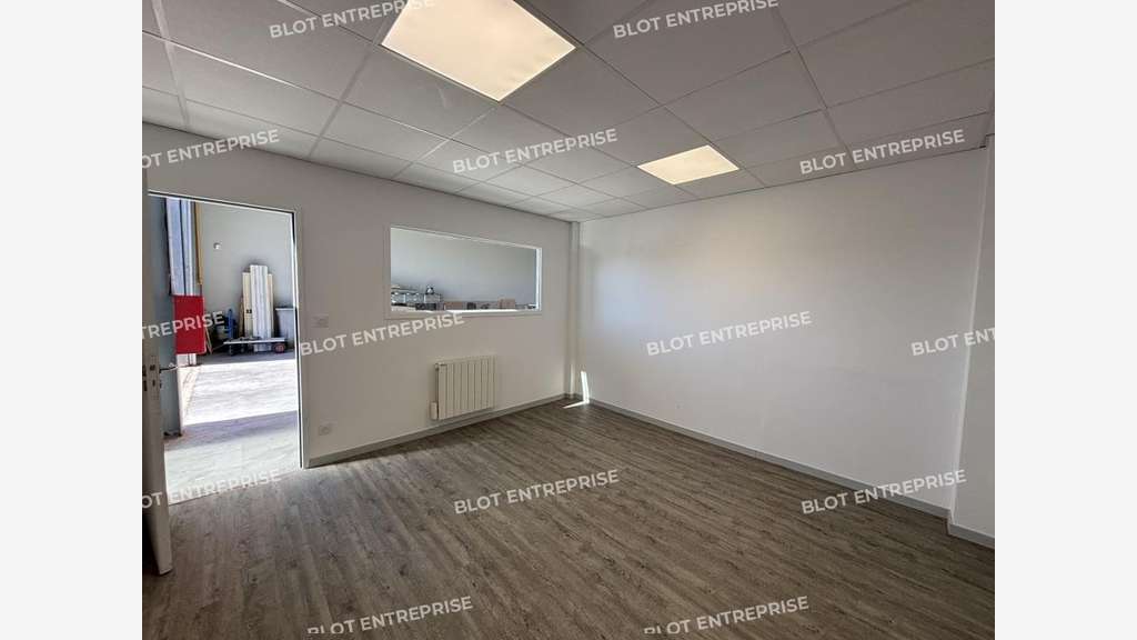 A louer locaux 240m² La Chapelle Basse Mer