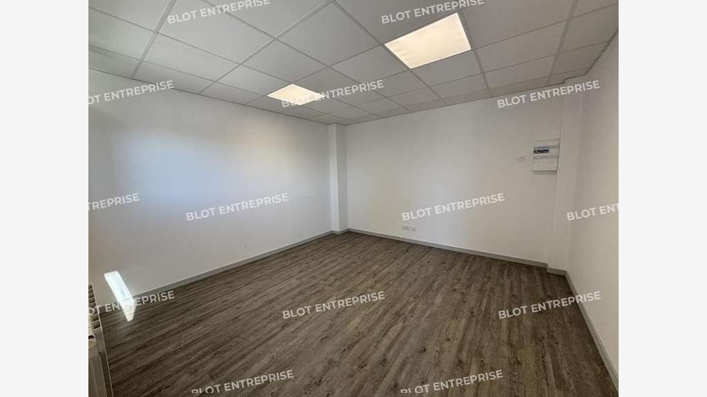 A louer locaux 240m² La Chapelle Basse Mer