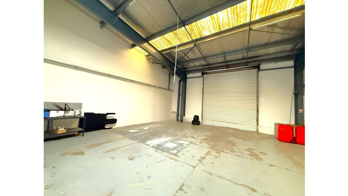 A louer local d'activité 640m² ZI La Garde