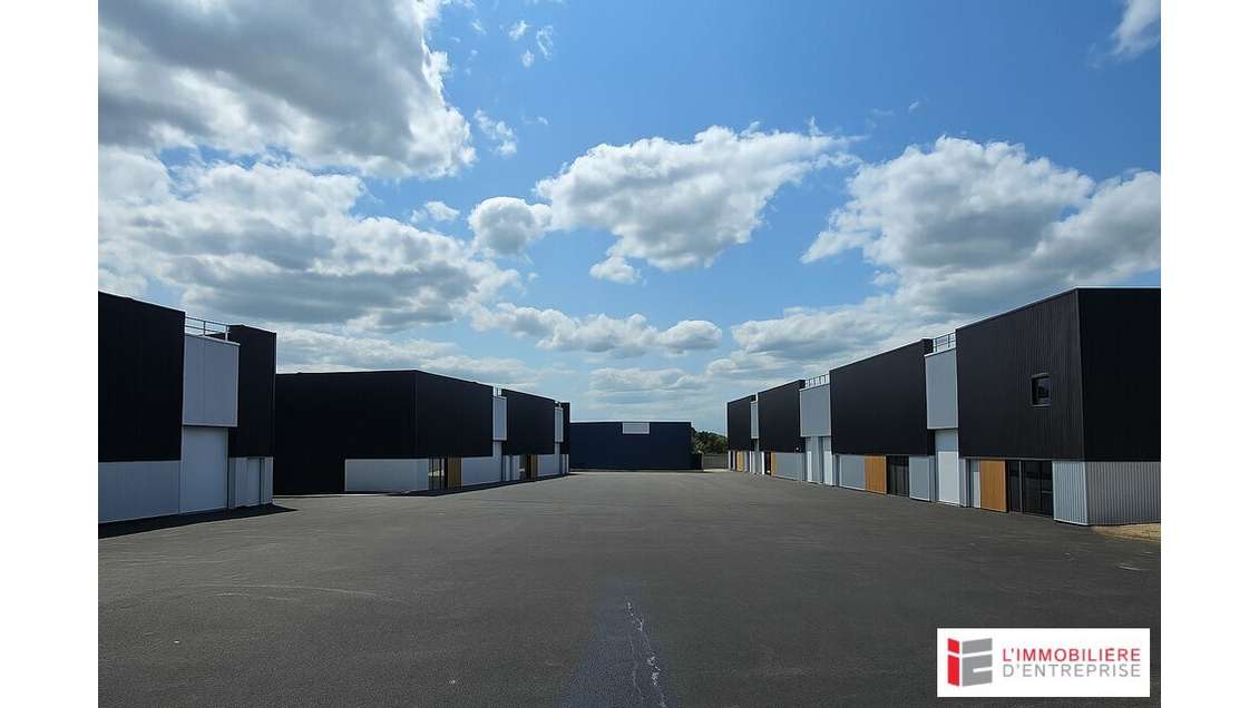 Cellules neuves 300m² à louer à La Mézière