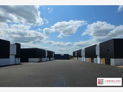 Cellules neuves 300m² à louer à La Mézière