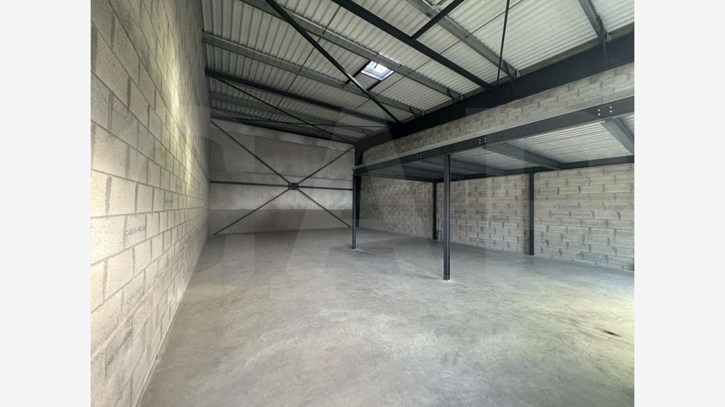 A louer cellule d'activités neuve 200m² La Mézière