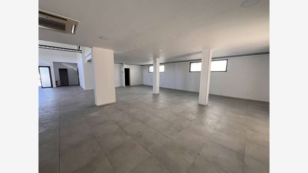 A louer local 373m² La Seyne ZA Camps Laurent