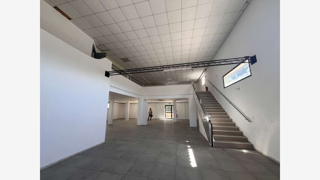 A louer local 373m² La Seyne ZA Camps Laurent