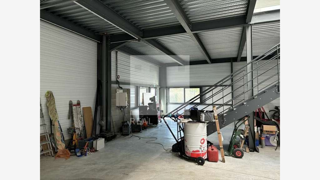 A louer local neuf 370m² à La Tour-de-Salvagny