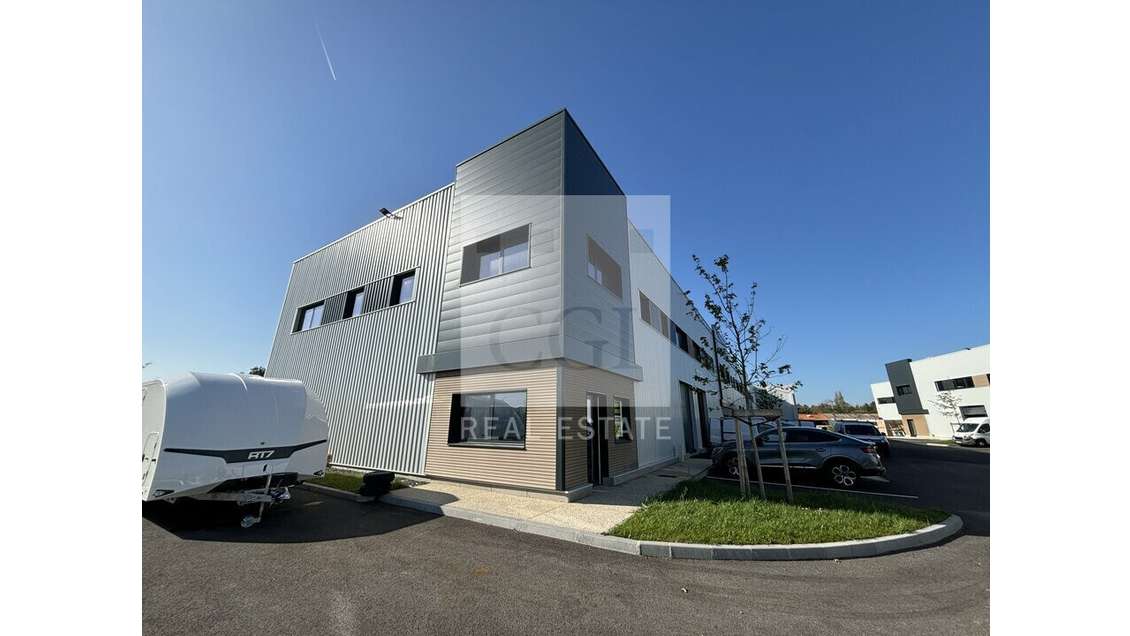 A louer local neuf 370m² à La Tour-de-Salvagny