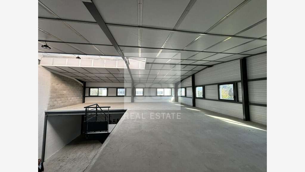 A louer local neuf 370m² à La Tour-de-Salvagny