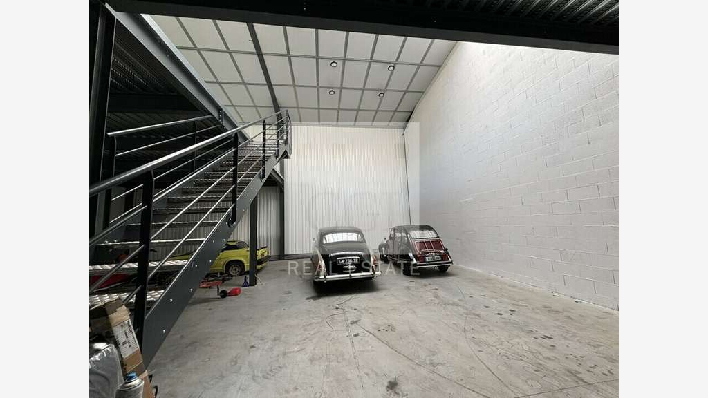 A louer local neuf 370m² à La Tour-de-Salvagny