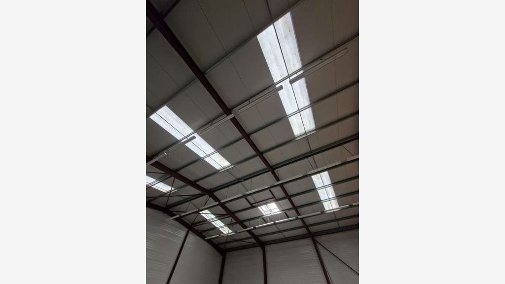 A louer local d'activité 350m² sur Vannes Est