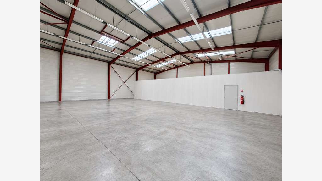 A louer local d'activité 350m² sur Vannes Est