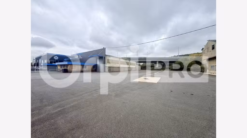A louer bâtiment 535m² et terrain 2475m² au Havre