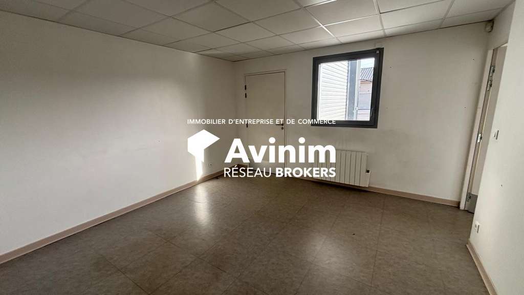 A louer local 490m² + 2000m² Le Havre Bld Durand 