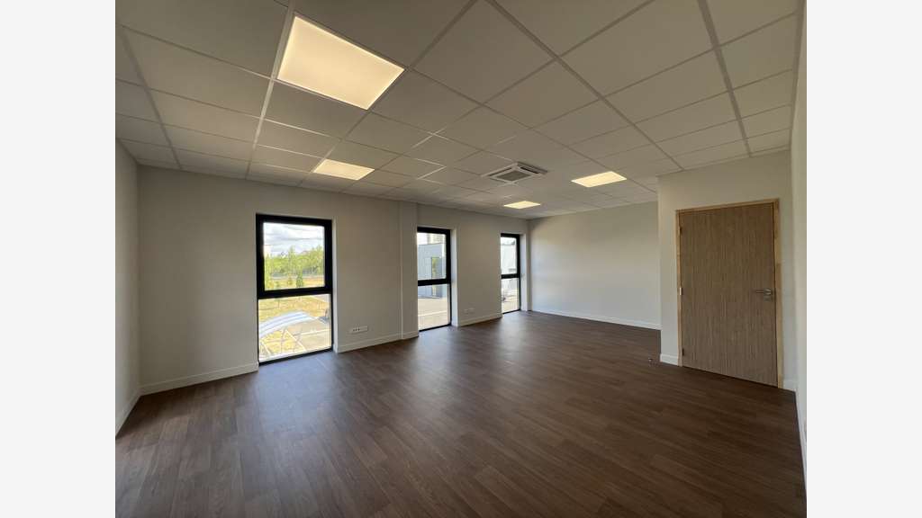 A Louer local d'activité neuf 223m² proche Chambly