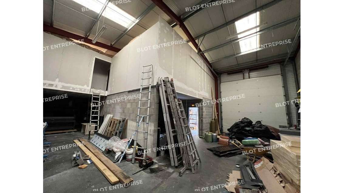 A louer cellule d'activités 280m² Le Rheu