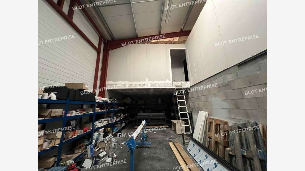 A louer cellule d'activités 280m² Le Rheu
