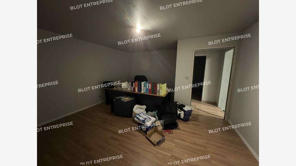 A louer cellule d'activités 280m² Le Rheu