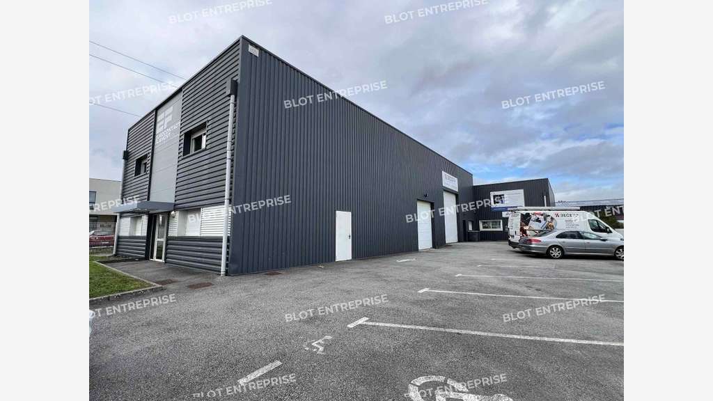 A louer cellule d'activités 280m² Le Rheu