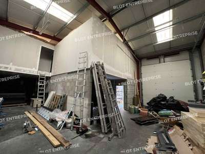 A louer cellule d'activités 280m² Le Rheu