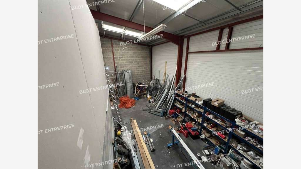 A louer cellule d'activités 280m² Le Rheu