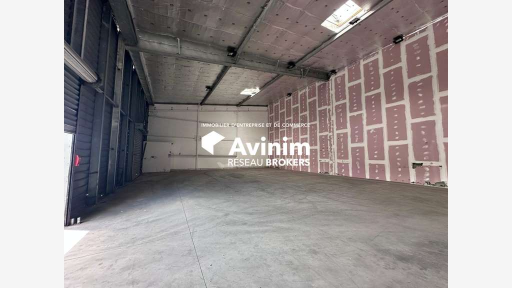 Dépôt atelier 150m² avec 9 m de hauteur Les Abymes