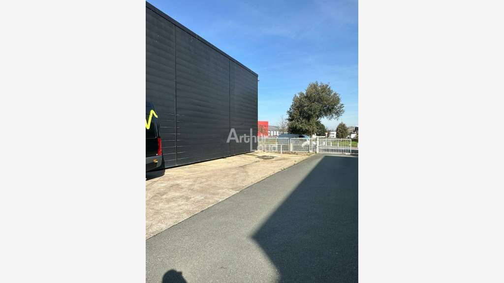 Local activité 1669m² à louer aux Sables-d'Olonne