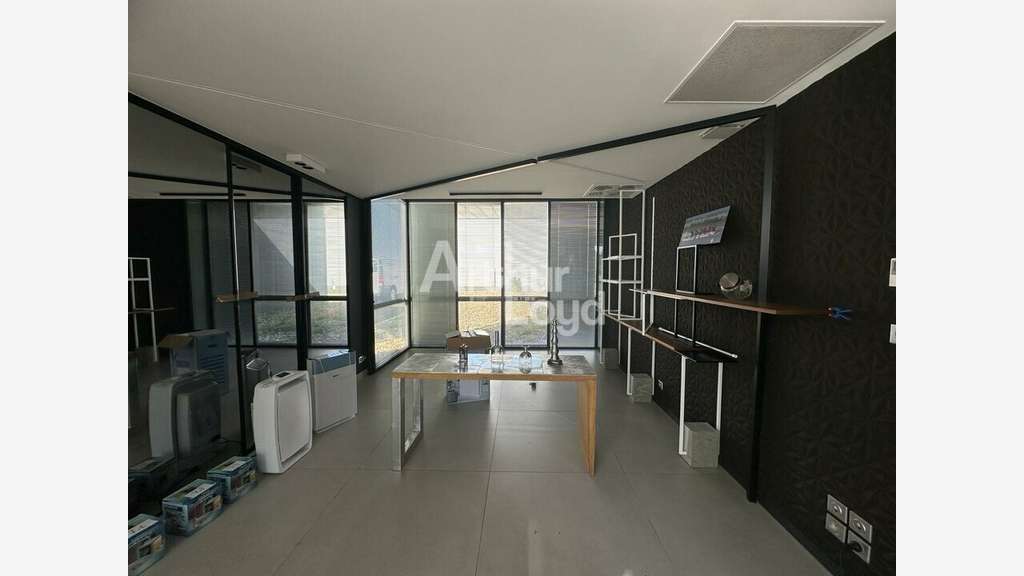 Local activité 1669m² à louer aux Sables-d'Olonne