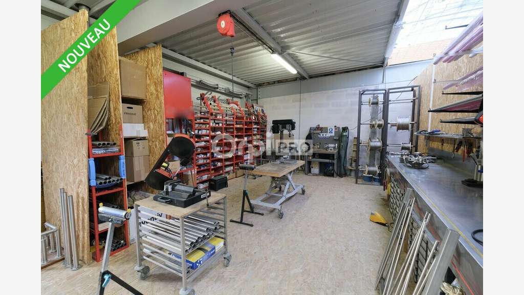A louer local 331m² ZA Le Taillis Les Sorinières