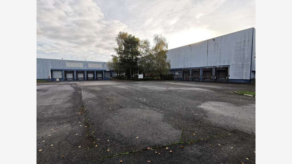 À louer locaux industriels 7750 m² à Lesquin