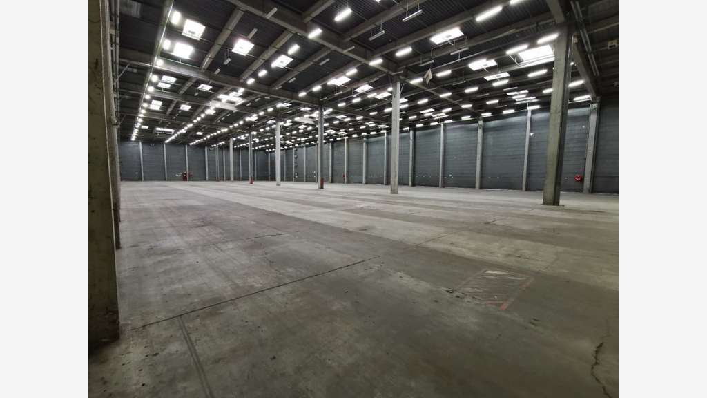 À louer locaux industriels 7750 m² à Lesquin