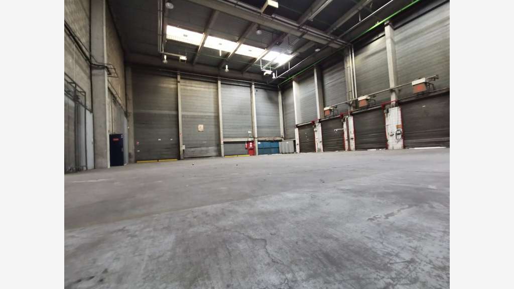 À louer locaux industriels 7750 m² à Lesquin