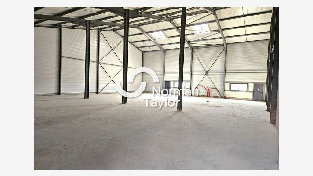 A louer local activité 440m² à Lézignan ZA Caumont