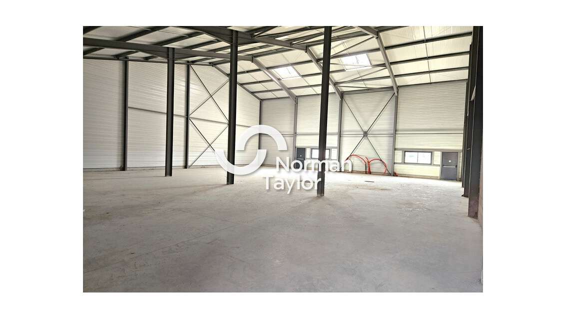 A louer local activité 440m² à Lézignan ZA Caumont